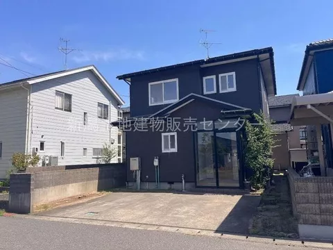 ■Water area and interior renovation completed■About a 7-minute walk to elementary school■6m front road × parking for 3 cars