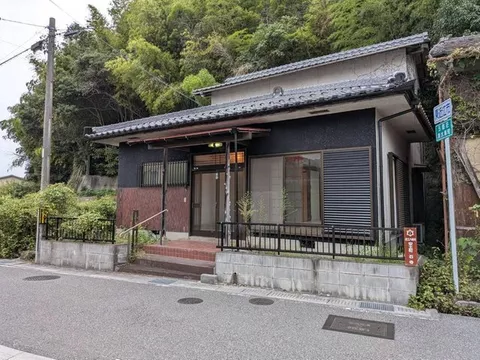Other details: Person in charge: Kanai Yuko, Facilities: Public water supply, public sewer, individual LPG, Parking: Car space