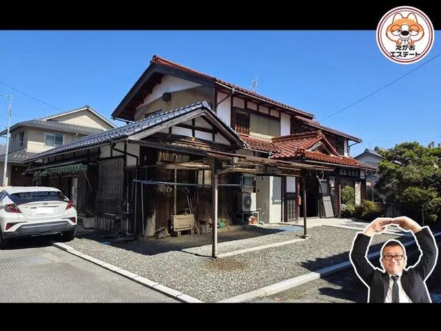 Residential + store space available, requires renovation