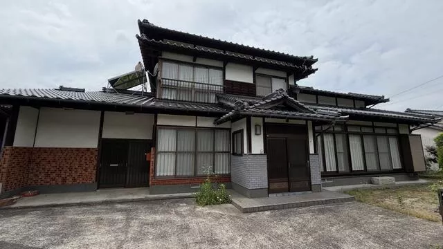 Takeo City, Yamauchi Town, Oaza Miyano (Mimasaka Station) 2-story building 8SLDK