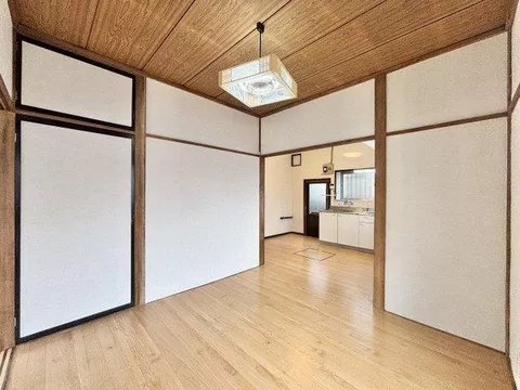A south-facing 4DK that has been renovated and is comfortable to live in. Located in a quiet residential area with good sunlight. - Image 3