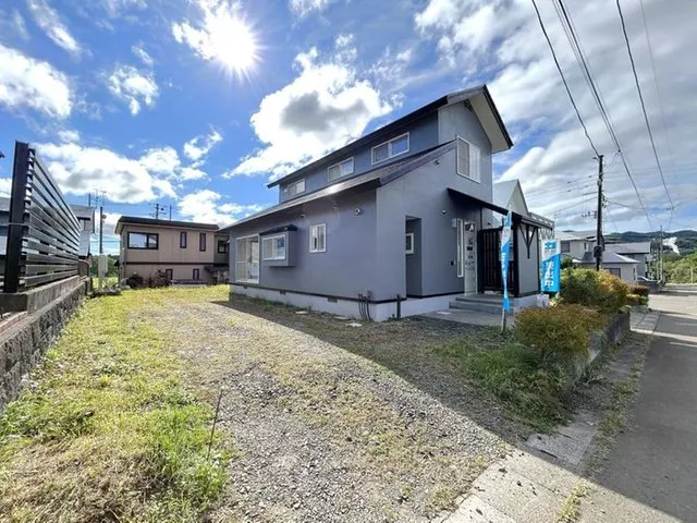 Open house held / Interior and exterior renovation planned / New seismic standards compliance / Water facilities replacement / Front road width
