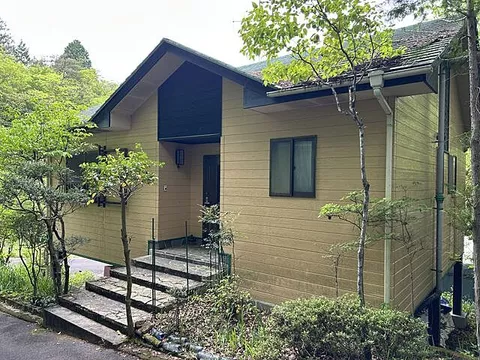 Used single-family home, used villa