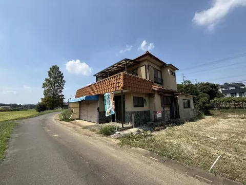 Namegawa-cho, Hiki-gun, Oaza Izumi (Musashiarashiyama Sta.) 2F 8DK

3,980,000 yen