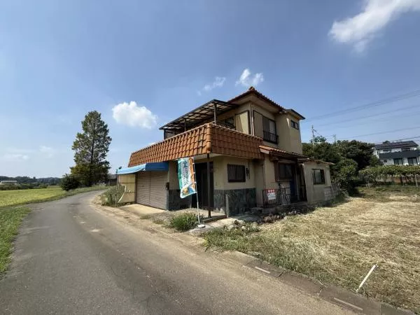 Namegawa-cho, Hiki-gun, Oaza Izumi (Musashiarashiyama Sta.) 2F 8DK

3,980,000 yen