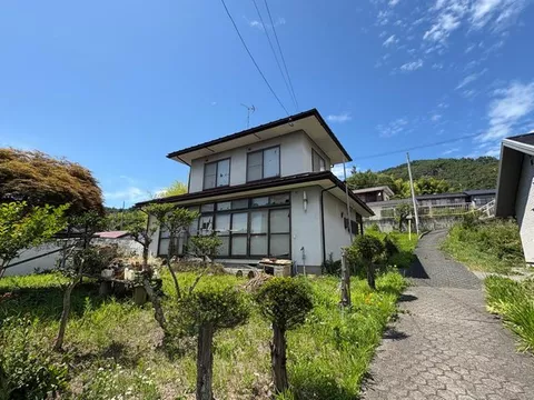 This is a land with an old house that has no parking. Although it is an empty house, demolition of the building is also negotiable.
