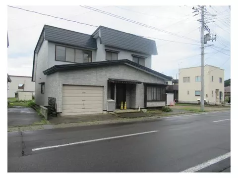 Hamada, Kurizaka, Aomori City (Asamushi Onsen Station) 5 million yen