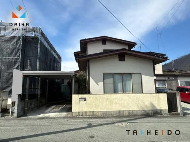22 minutes on foot to Yamagata City 8th Elementary School. 10 minutes on foot to Yamagata City 1st Junior High School.
