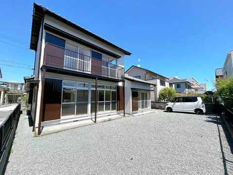 [Open House] [Interior and exterior renovation completed] [New water facilities replaced] [Exterior painting completed]
