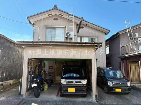 ■7DK house with garden ■Parking for 2 cars, with garage for 1 car ■About 1 minute by car to National Route 351