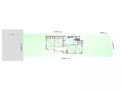 Spacious land of approximately 112 tsubo! A wooden two-story house with a total floor area of about 42 tsubo. The vast land can accommodate multiple vehicles.