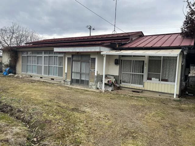 Yomogida, Shibahime Nango-Kurihara-shi, Kurihara (Kurikoma-Kogen station) Single-story house, 5K

2.8 million yen