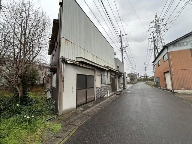 【0 parking spaces】A building that can be utilized according to your lifestyle