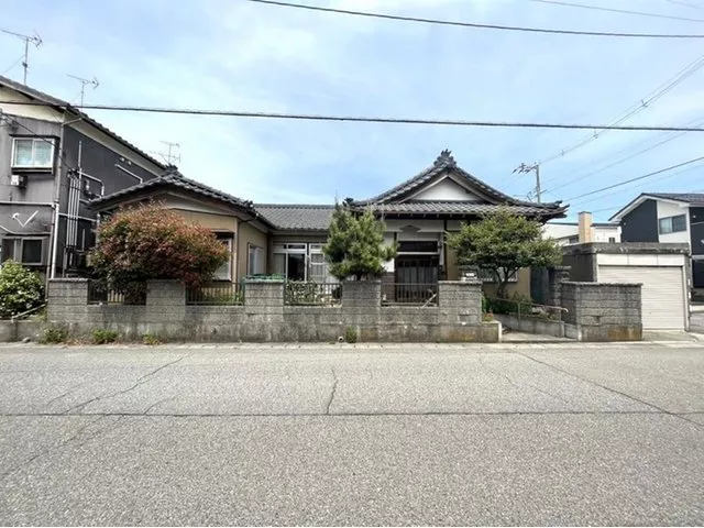 Other details: Person in charge: Takashi Yamaya, Facilities: Public water supply, public sewer