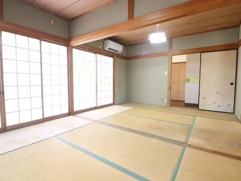 Income property currently occupied with a rent of 29,000 yen! - Image 3