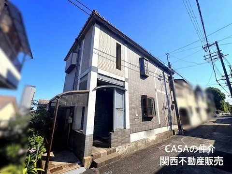Spacious 6LDK layout with 2-way access, currently vacant, immediate handover possible