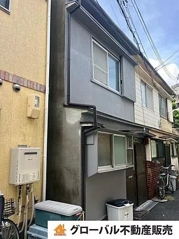 Used single-family home, 14 minutes on foot from the Kita-Osaka Kyuko Railway, Ryokuchi Koen Station