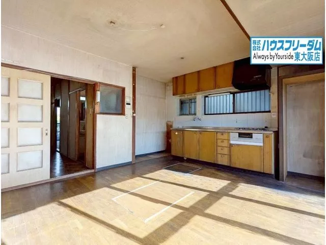 ☆ Viewing available today☆ Approximately 5.7m wide front road! Garage with shutter available (depending on vehicle type)