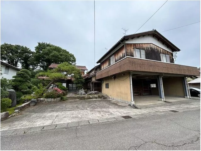 A tranquil area with expansive rural scenery. Equipped for a two-family home layout.