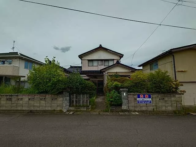 Used single-family home Mikado House