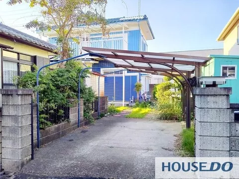 6 minutes by car to the station! 21 minutes on foot to Toride Higashi Elementary School! 18 minutes on foot to the supermarket!