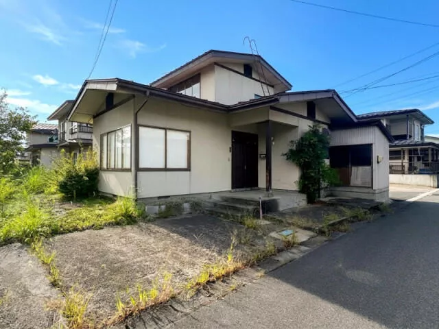 Yonezawa City, Hanazawa-cho 1-chome (Yonezawa Station) 2-story building 5DK