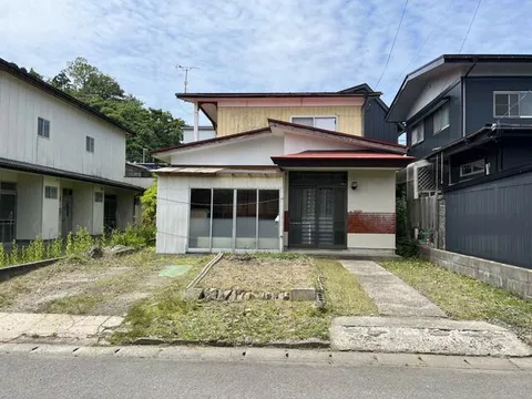Yurihonjo City, Okukawamachi (Ugo-Honjo Station) 2-story building, 5K