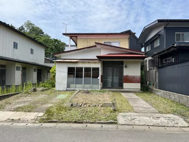 Yurihonjo City, Okukawamachi (Ugo-Honjo Station) 2-story building, 5K