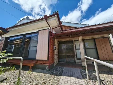 Kakusa 3-chome, Kadowaka Town, Higashi Usuki District (Kadowaka Station) Single-story building 4DK
