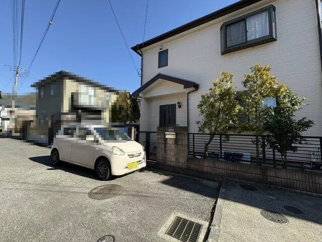 4000 meters on foot from JR Joban Line "Takahagi" Station