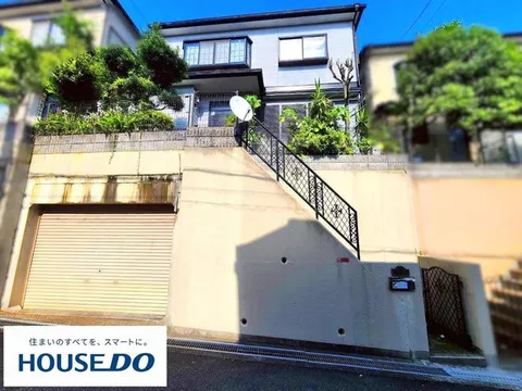 ■Family-type layout with 5LDK♪■Includes a shutter garage with a pit♪