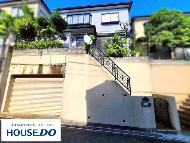 ■Family-type layout with 5LDK♪■Includes a shutter garage with a pit♪