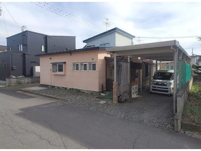 A renovated used house is now available♪ Equipped with a snow melting system on the premises.