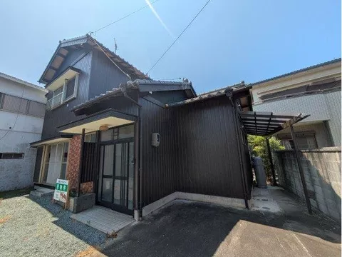 11 minutes on foot to Matsusaka Station! The interior is beautiful (*^-^*)
