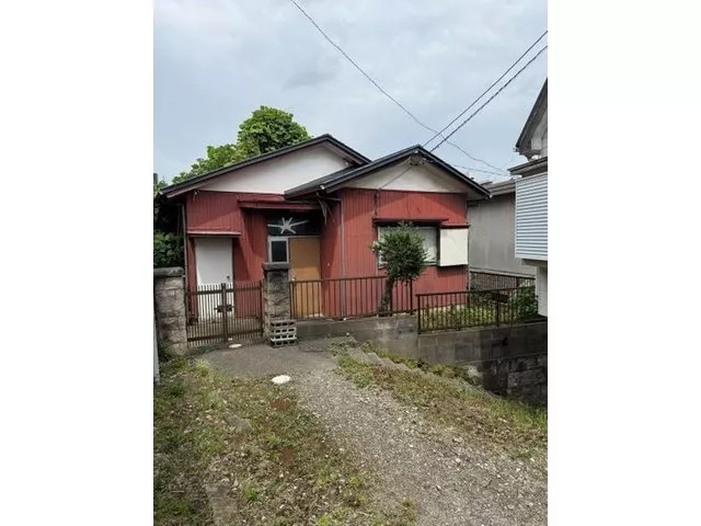 Built in July 1975, wooden single-story used house! 9 minutes walk to the station, convenient for commuting and shopping!