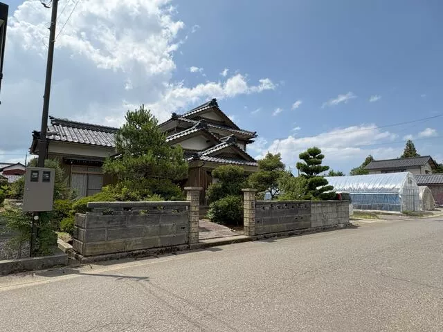 Sakai City, Maruoka Town, Genjo (Maruoka Station) 2-story building 9DK