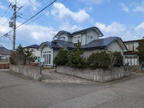 21 minutes on foot from JR Ou Main Line "Tsuchizaki" Station [Bus available] 2 minutes on foot from Jietai Entrance bus stop