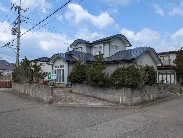 21 minutes on foot from JR Ou Main Line "Tsuchizaki" Station [Bus available] 2 minutes on foot from Jietai Entrance bus stop