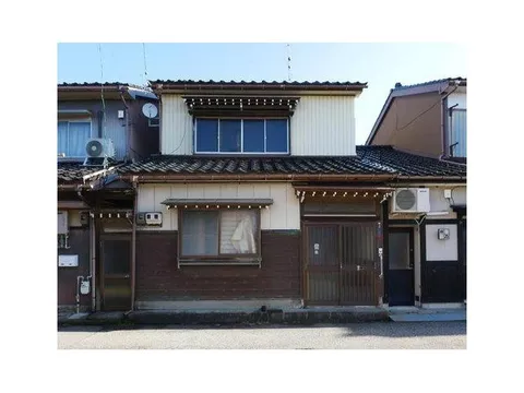 Himeno (Shinmachiguchi Station) 900,000 yen