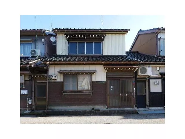 Himeno (Shinmachiguchi Station) 900,000 yen