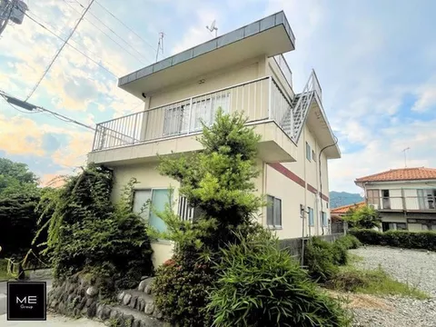 ■Enjoy the view and openness with a rooftop balcony■ Durable steel-framed house