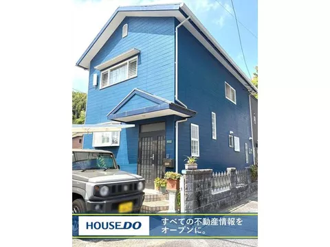 Blue exterior × 4LDK + S (storage room) home that keeps family belongings neatly organized