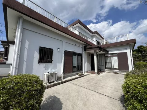 9-minute walk from JR Nichinan Line "Nango" Station