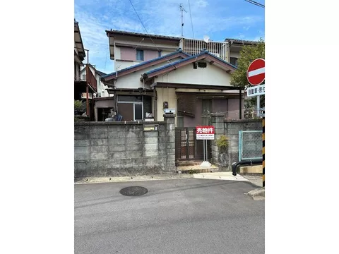 ■ JR, Meitetsu, Kintetsu "Yatomi" Station within 10 minutes on foot ■ South-facing regular-shaped lot for detached house