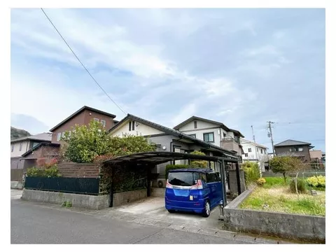【Open house held】Current sale / Single-story house / New earthquake resistance compliant / Parking for 2 cars available / Front road width 6m /