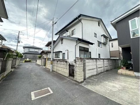 Spacious layout design of 5DK with all rooms over 6 tatami mats, urban gas available in the area - Image 3