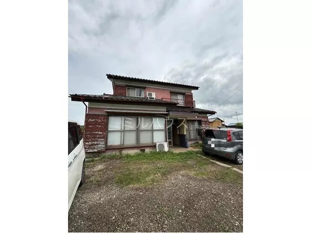 Spacious land with an area of 294 square meters, capable of parking multiple vehicles ◎ Home garden also ◎