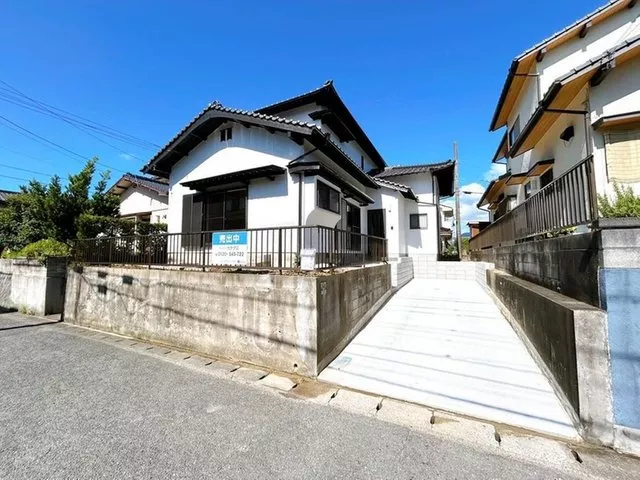 [Open House Held] Interior and exterior renovations completed / New seismic standards compliant / Water facilities replaced / Parking for 2 cars available