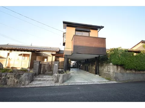 The land is spacious, with 7DK + DK, corner lot, viewing event will be held.