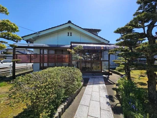 Shimobokuno Ueda (Shogawaguchi Station) 3 million yen